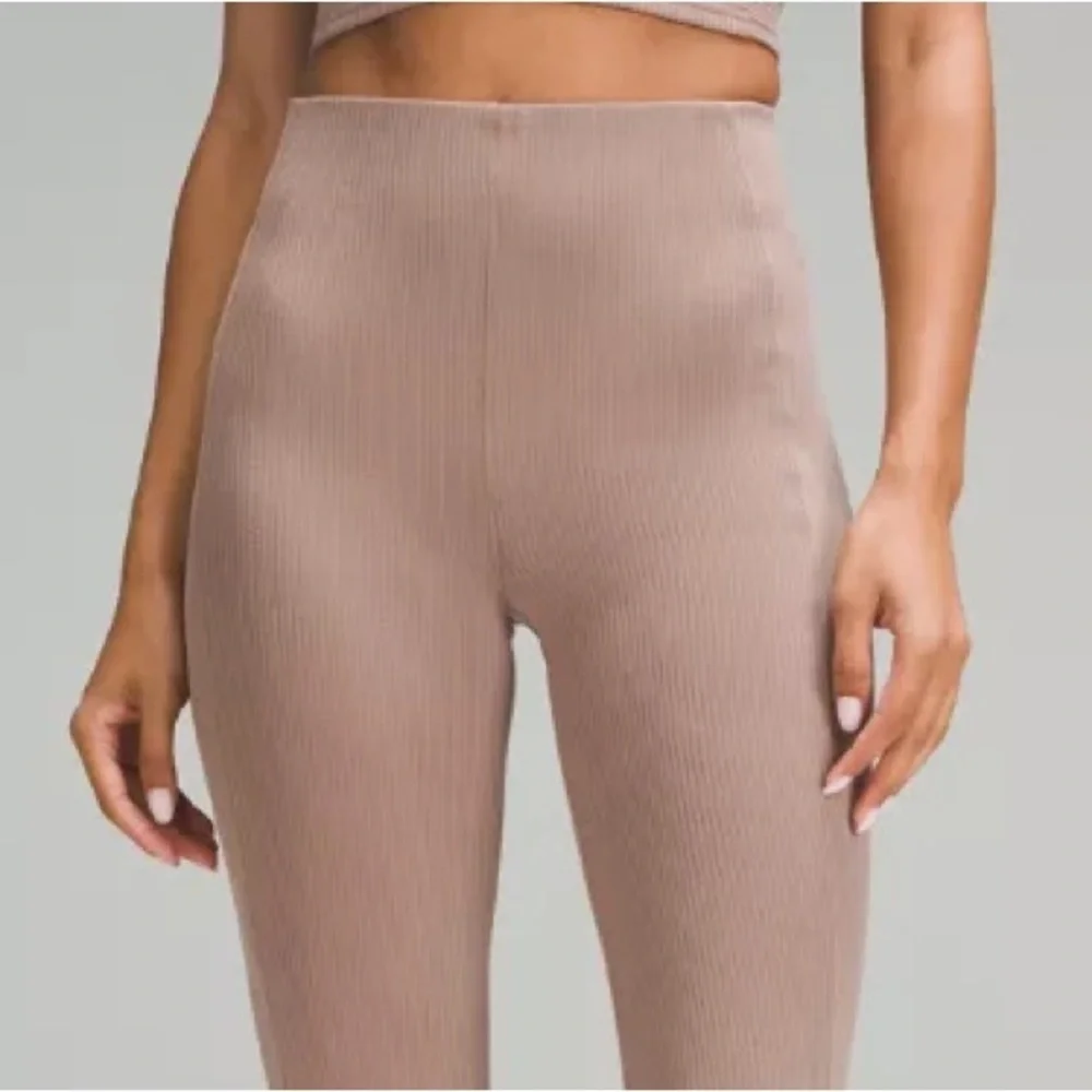 NWT Lululemon Ribbed Softstreme Zip-Leg High-Rise Cropped Pant 25" Taupetastic - Picture 6 of 14
